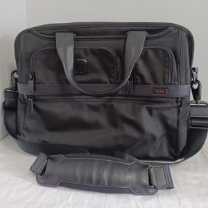 TUMI Alpha ll compact Large screen laptop Briefcase black